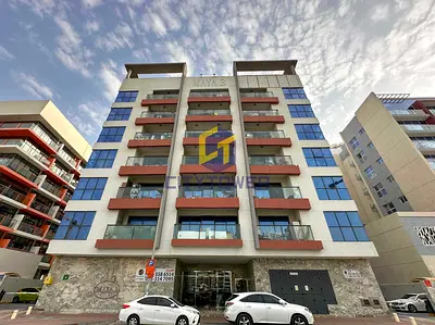 HIGH-END FINISHES • COZY & MODERN STUDIO • FULL AMENITIES • DLRC