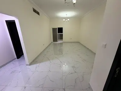 Spacious apartments with excellent finishes, including a master bedroom and balcony. Very special price with one month free from the owner.