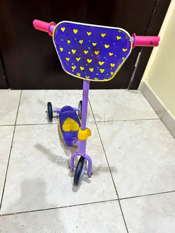 Purple three-wheel kids scooter with front shield - good condition