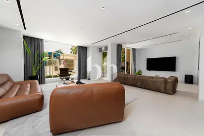 4 Bed | Upgraded | Rare Unit| Prime location