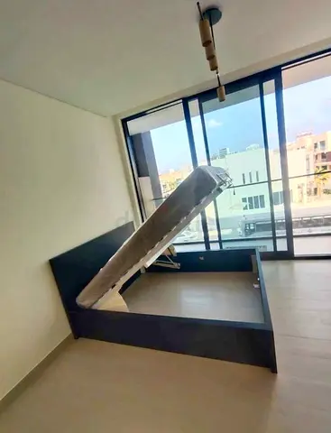 IKEA hydraulic king‑size bed (180 × 200 cm) with  IKEA mattress ✨
