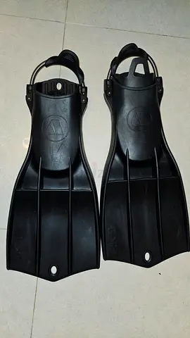 Apeks RK3 fins with adjustable straps