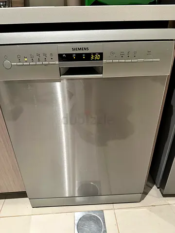 Siemens stainless steel dishwasher - 6 months old only - original price 1700 AED