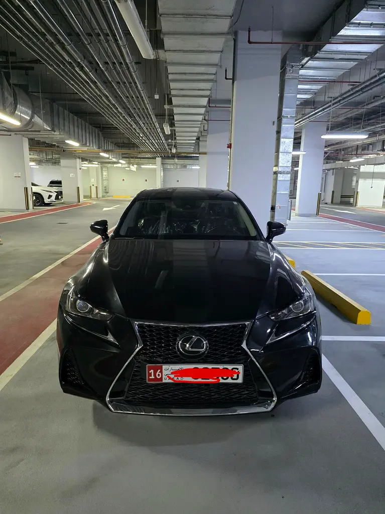 Lexus IS-Series 2017 — photo 1 of 7