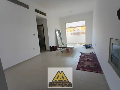 جديدة بالكامل | مساحة كبيرة جداً | بلكونة بإطلالة بانورامية مميزة | تشطيبات حديثة | موقع حيوي ومميز | قريب جداً من مخرج دبي | قريب من جميع الخدمات