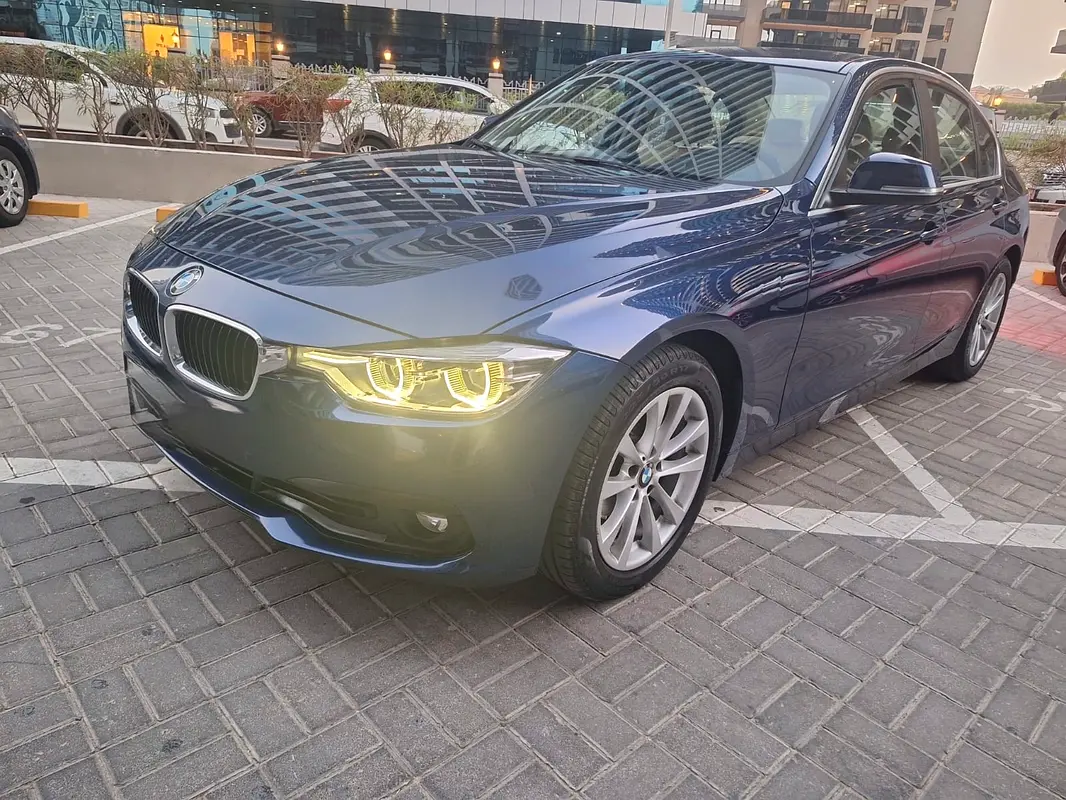 BMW 3-Series 2018 — photo 1 of 15