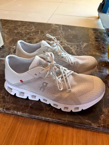On cloud shoes 43 eu