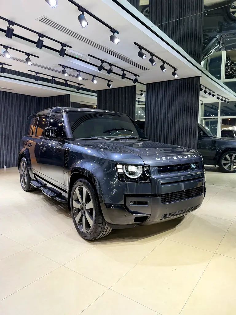 Land Rover Defender 2026 — photo 1 of 16