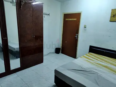 Al Jafliya  max metro only walking distance family room attached bathroom looking Indian family