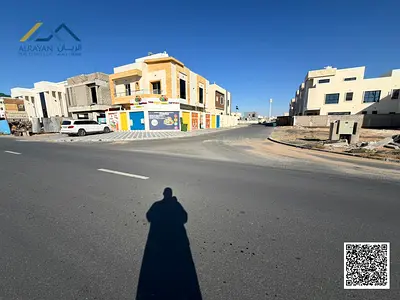 Corner plot on a main road in a strategic location, including transfer fees, freehold ownership