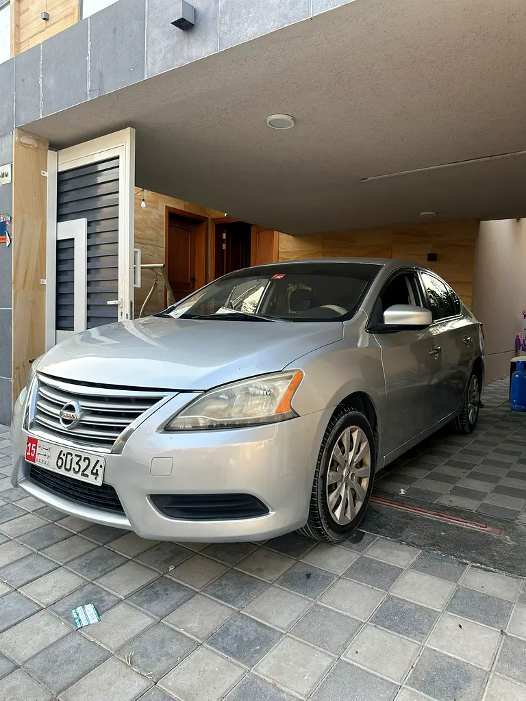 Nissan Sentra 2013 — photo 1 of 9