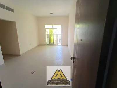 فرصة مميزة شقة أول ساكن بتشطيبات حديثة ومساحة كبيرة جداً، تعتبر من أجمل الشقق في المنطقة، بموقع حيوي قريب