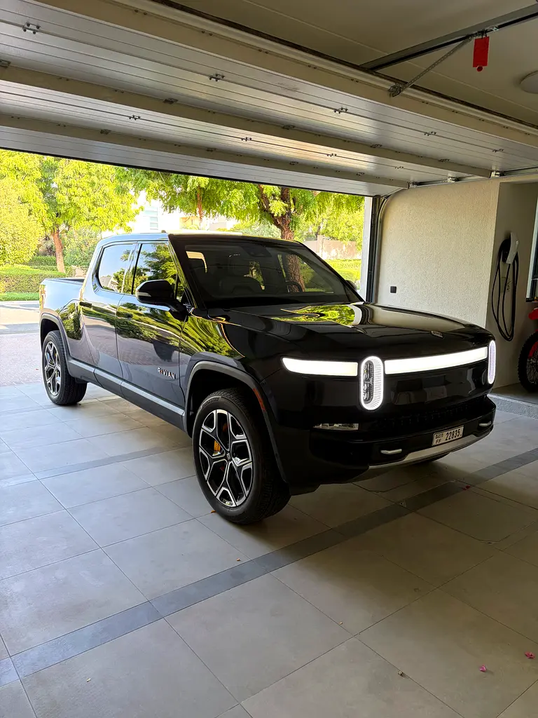 Rivian R1T 2023 — photo 1 of 20