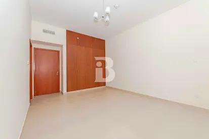 LARGE LAYOUT I SPACIOUS I READY TO MOVE