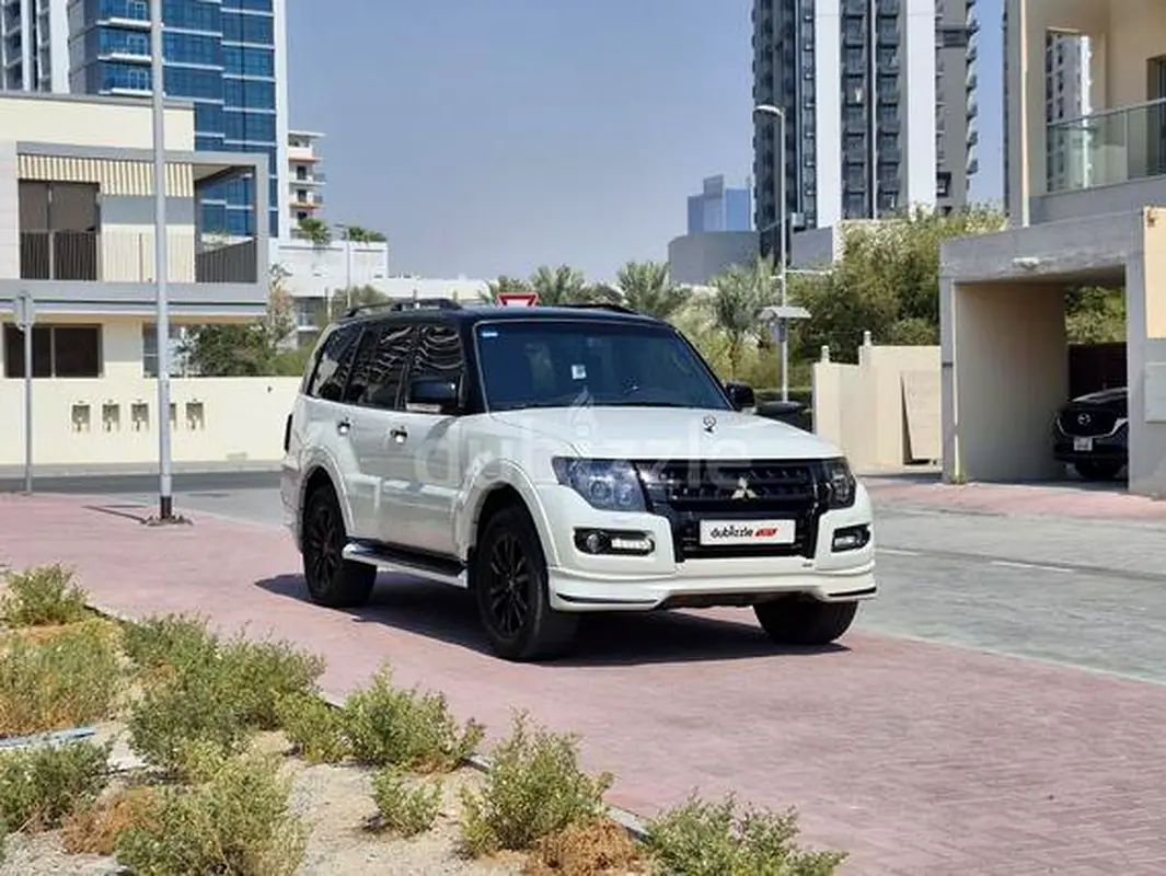 Mitsubishi Pajero 2020 — photo 1 of 16