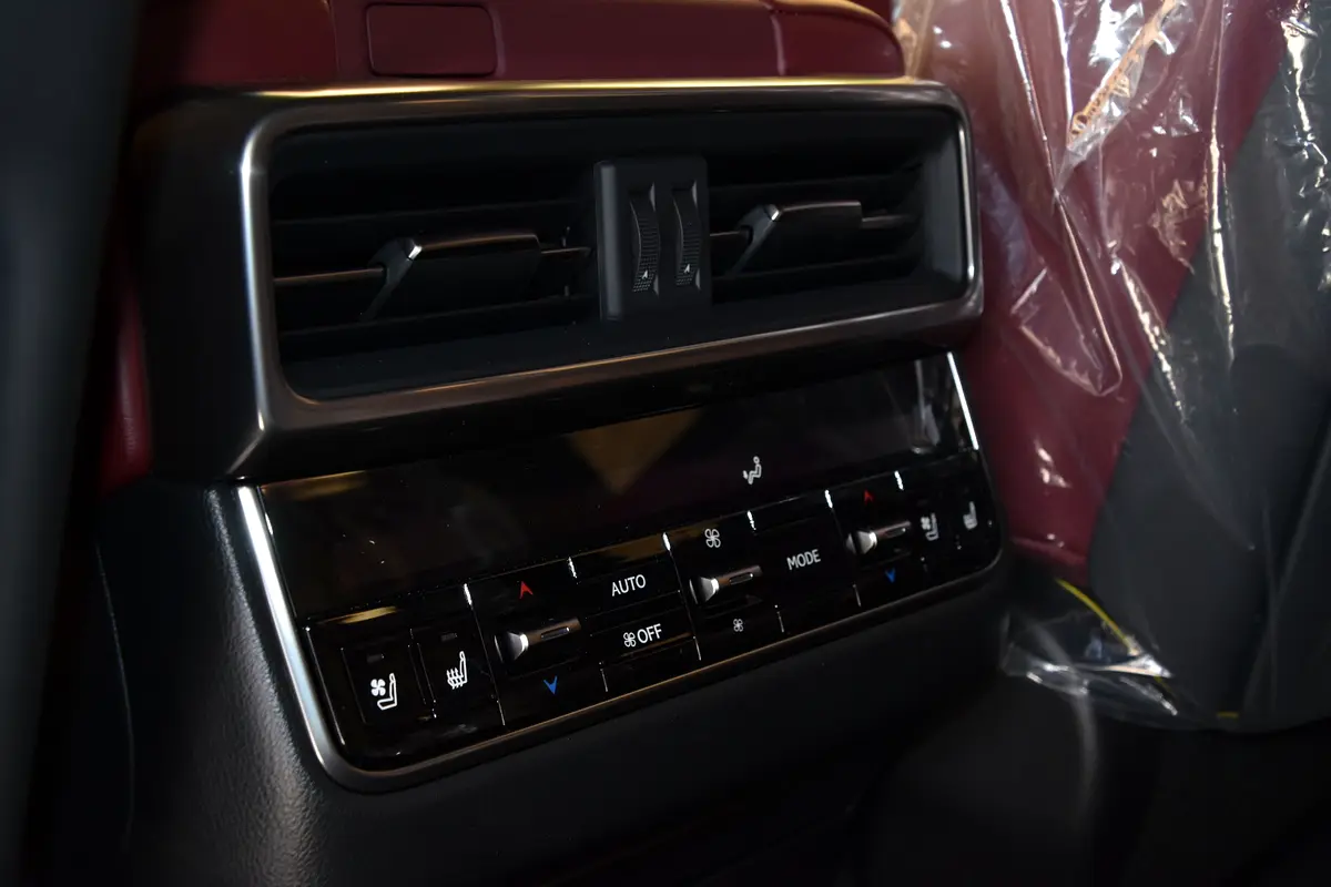 Lexus LX-Series 2023