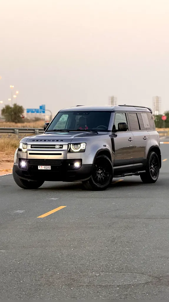 Land Rover Defender 2024 — photo 1 of 8