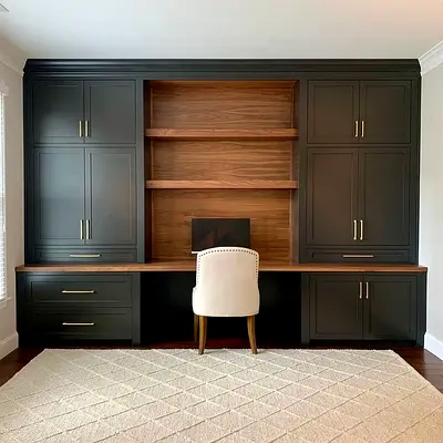 Custom Built-in Wall Unit with Desk, Shelves and Cabinets