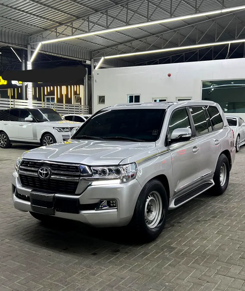 Toyota Land Cruiser 2012 — photo 1 of 18