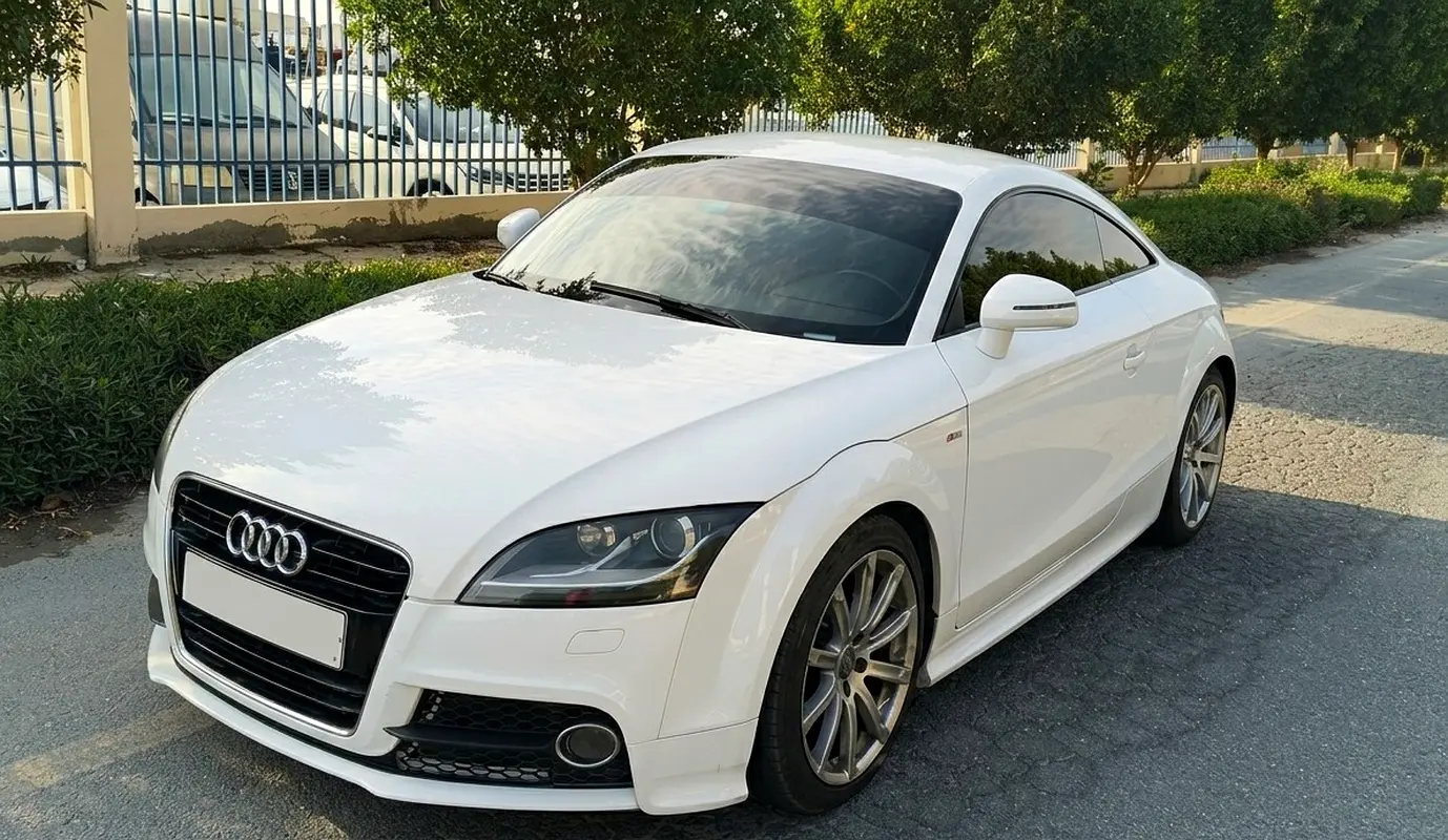Audi TT 2010 — photo 1 of 8
