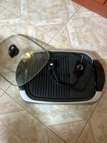Electric Indoor Grill with Glass Lid