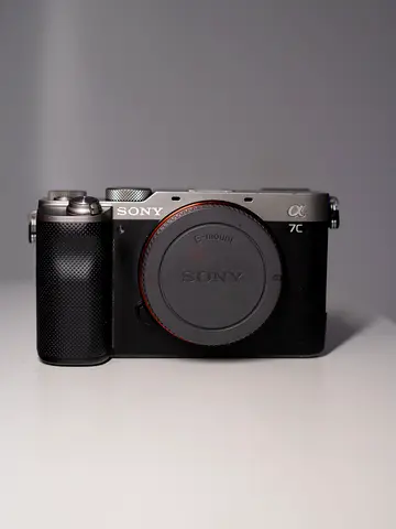 Sony Alpha A7C Silver Edition - Full Frame Kit (128GB SD + Battery)