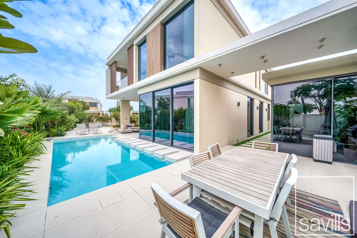 Corner Unit | Upgraded | Swimming Pool | Huge Plot