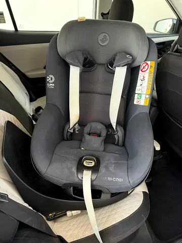 Used Maxi-Cosi pearl 360 Car Seat with isofix
