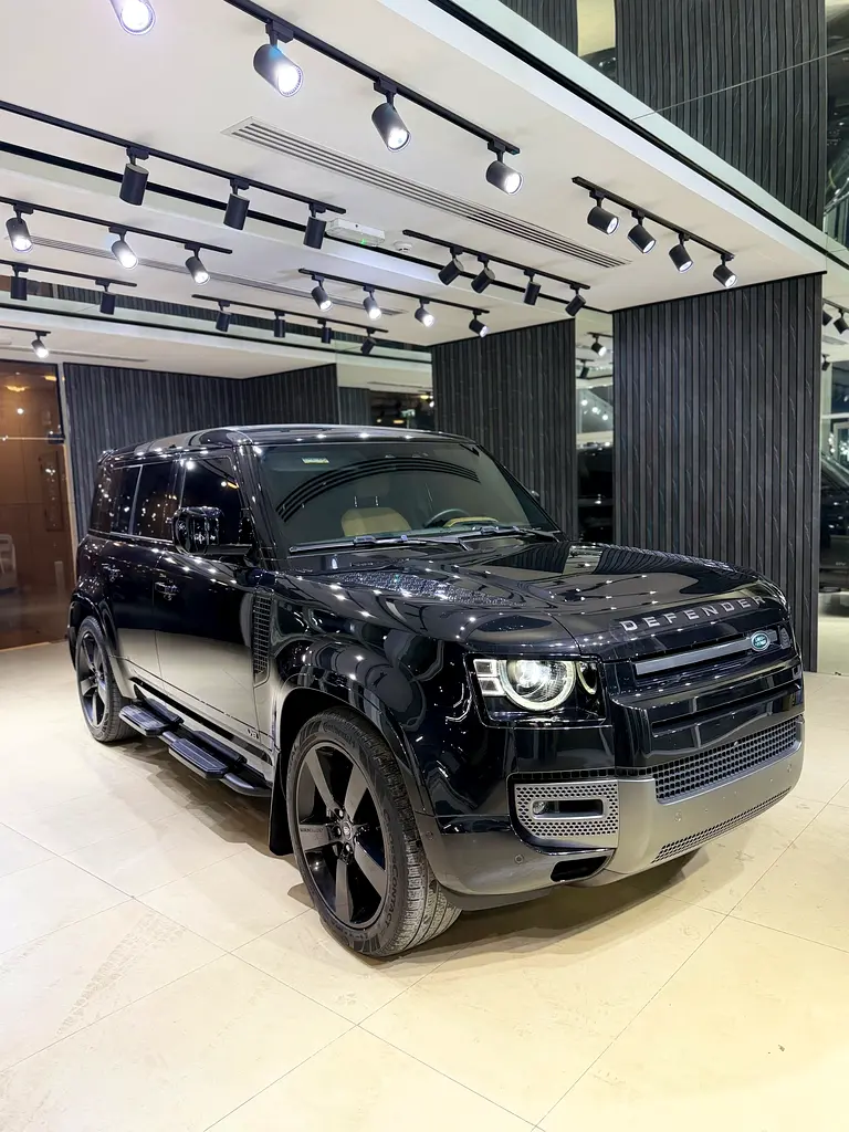 Land Rover Defender 2025 — photo 1 of 12