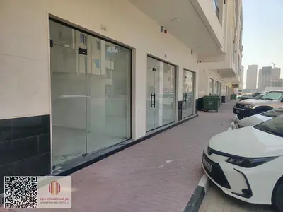 محل تجاري للإيجار السنوي في عجمان – منطقة العالية فرصة مميزة لاستئجار محل تجاري بمساحة مناسبة وسقف جاهز للاستخدام، يقع في موقع حيوي قريب من جميع الخدم