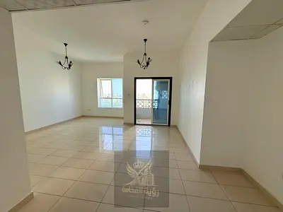 Central air conditioning, built-in wardrobes, fully family-friendly tower, free outdoor parking, excellent year-round maintenance
