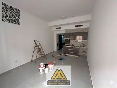 استديو جديد تاني ساكن | مساحة كبيرة | باركن ترابي | موقع مميز بالقرب من مركز شرطة الحميدية | سهل المخرج للشارقة ودبي