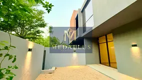 Ready to Move | Gated Community | 20 Mins to DXB