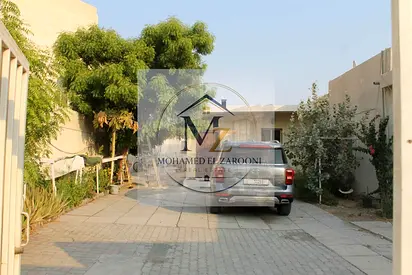 فرصة ممتازة لامتلاك بيت في موقع حيوي على الشارع الرئيسي مباشرة، مقابل نادي الشعب وقريب من المسجد، مناسب للسكن أو الاستثمار.  📍 الموقع: الجزات