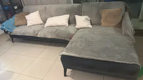 L-shaped blue velvet 3 seat sofa with chaise - perfect condition