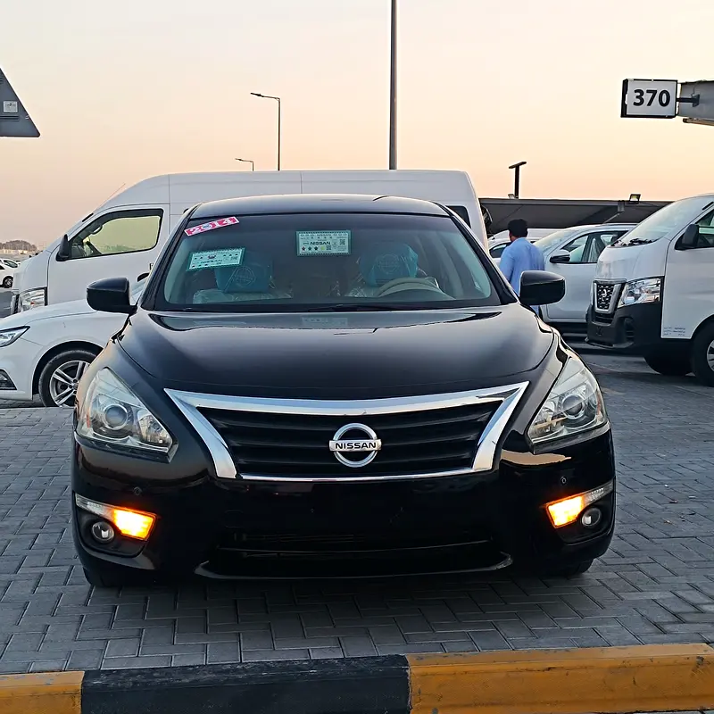 Nissan Altima 2014 — photo 1 of 18