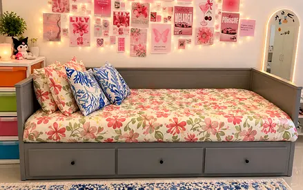Gray Daybed with 3 Under-Drawer Storage — Good Condition