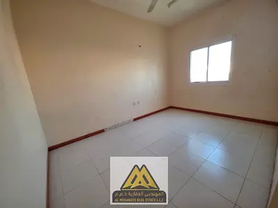 The unit features a practical layout with 2 bathrooms, a closed kitchen, and split air conditioning, located on a prime road close to Sheikh Ammar St