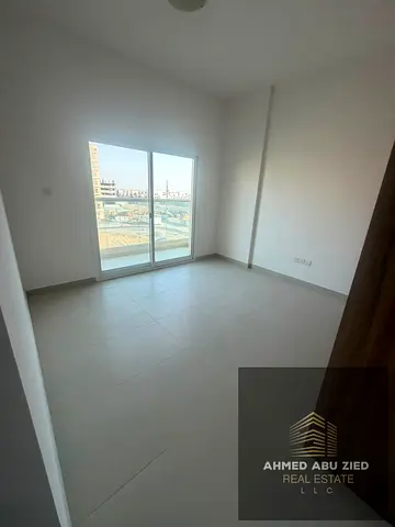 اول ساكن / غرفتين نوم ماستر / صاله كبيره / بلكونه اطلاله مفتوحه / خزائن بالحائط / تكيف مركزي / حديقه / كيدز اريا / لوكيشن مميز / تسهيلات في الدفعات
