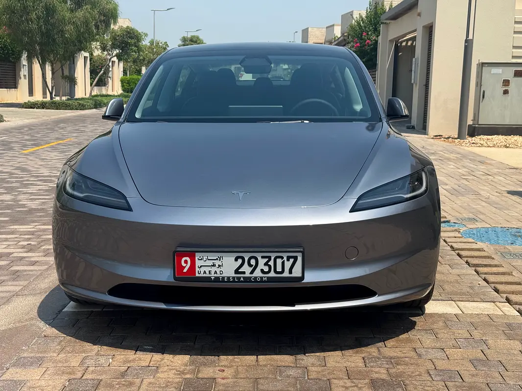 Tesla Model 3 2024 — photo 1 of 9