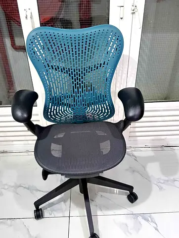 Herman Miller Mirra 2 Office Chair Fully Options Good Condition Adjustable Armrests