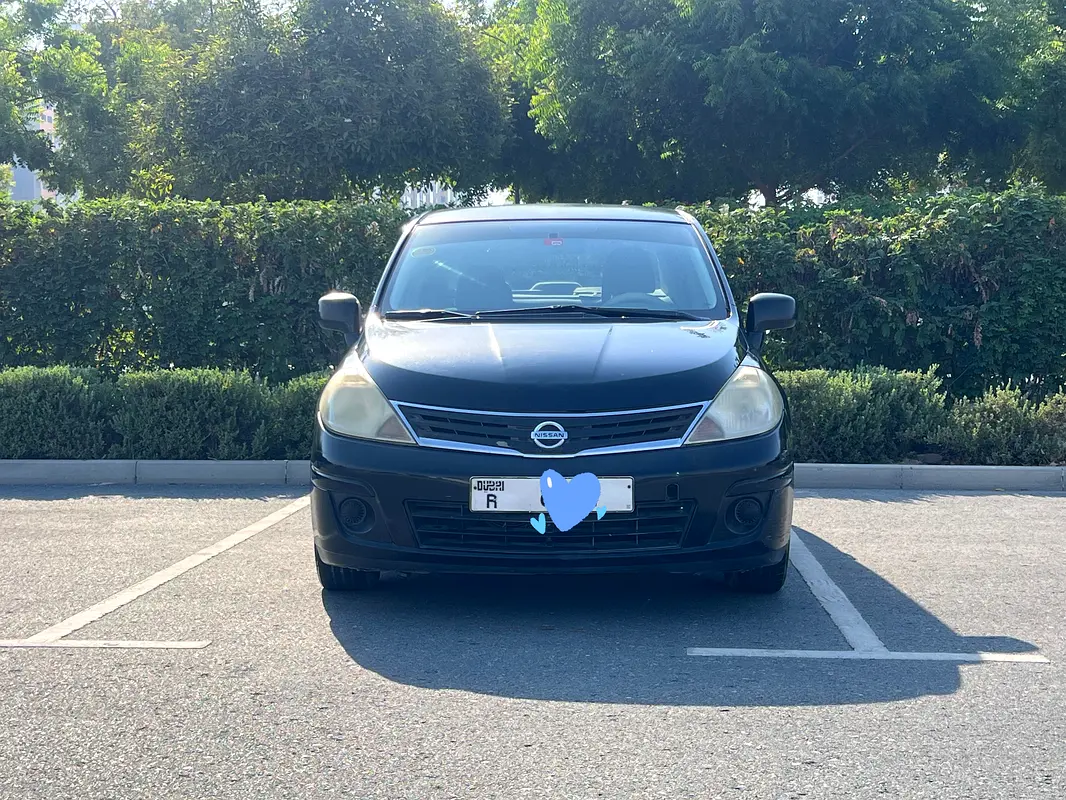 Nissan Tiida 2012 — photo 1 of 10
