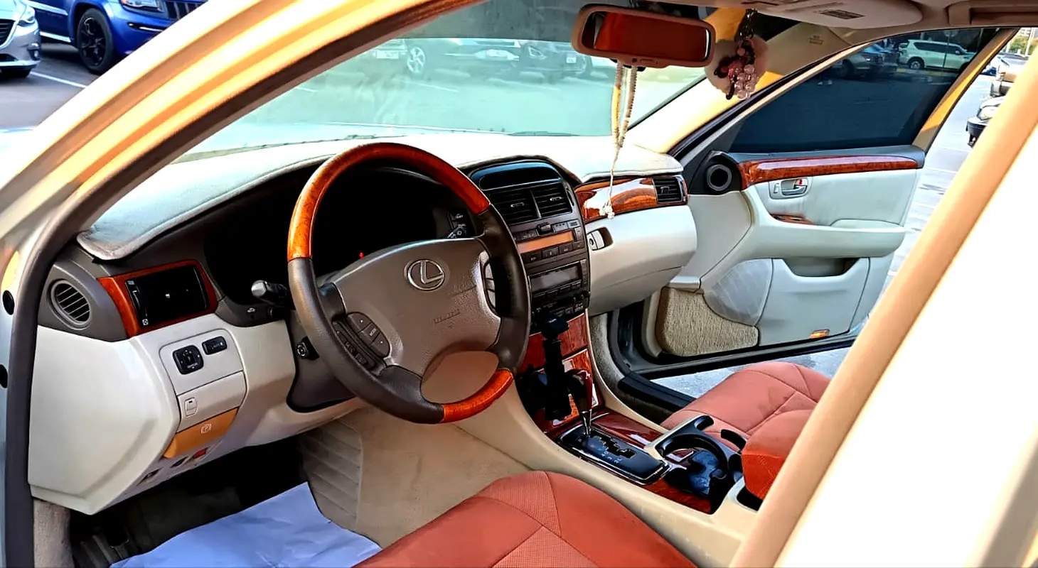 Lexus LS-Series 2002 — photo 1 of 12