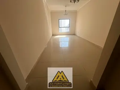 تتميز بمساحات واسعة وتصميم فاخر مناسب للعائلات، تضم غرف ماستر وخزائن حائط وغرفة خادمة وغرفة غسيل، في موقع حيوي قريب من جميع الخدمات.