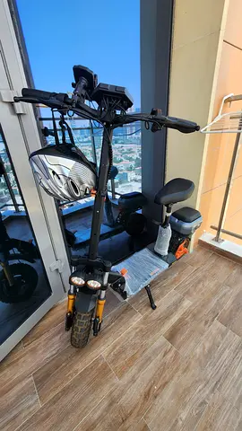 Used (Only 3 times) electric scooter with seat - Excellent condition