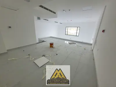 مساحه كبيره *  للاستثمار * سعر خيال * صيانه فري * تكيف مركزي * تسهيل ف الدفعات  * موقع خدمي للمشاريع