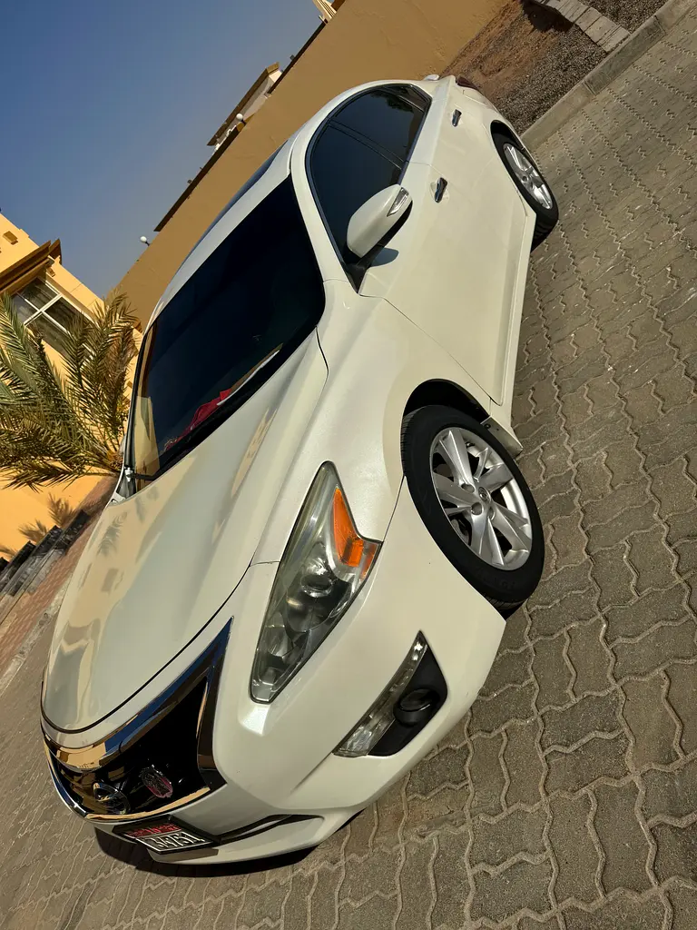 Nissan Altima 2014 — photo 1 of 6