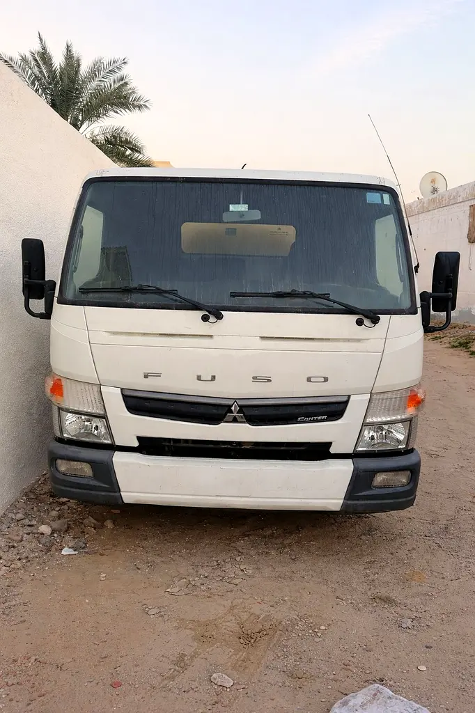 Mitsubishi Canter 2021 — photo 1 of 3