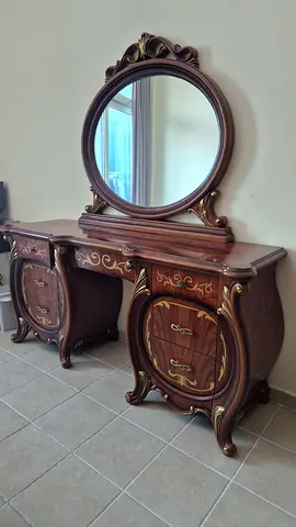 Ornate Wooden Dresser with Round Mirror - Classic Vintage Style