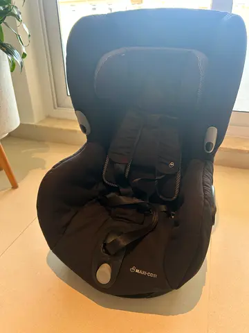Maxi Cosi Axiss car seat - 90 degree rotation